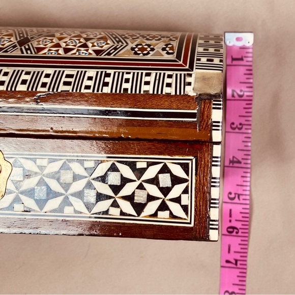 Egyptian Mother of Pearl Jewel Box with Lock and Key - Picture 4 of 15